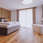 Hotel Zaglgut Hotel-chalets, Exclusive And With Air Conditioning, Panoramic Views & Summer Card Included 4*