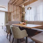Zaglgut Hotel-chalets, Exclusive And With Air Conditioning, Panoramic Views & Summer Card Included فندق 4*
