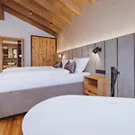 Hotel Zaglgut Hotel-chalets, Exclusive And With Air Conditioning, Panoramic Views & Summer Card Included