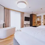 Zaglgut Hotel-chalets, Exclusive And With Air Conditioning, Panoramic Views & Summer Card Included Hotel Kaprun