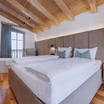 Zaglgut Hotel-chalets, Exclusive And With Air Conditioning, Panoramic Views & Summer Card Included فندق كابرون