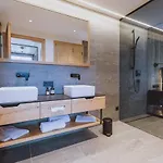 Zaglgut Hotel-chalets, Exclusive And With Air Conditioning, Panoramic Views & Summer Card Included קפרון