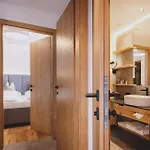Zaglgut Hotel-chalets, Exclusive And With Air Conditioning, Panoramic Views & Summer Card Included 4* كابرون