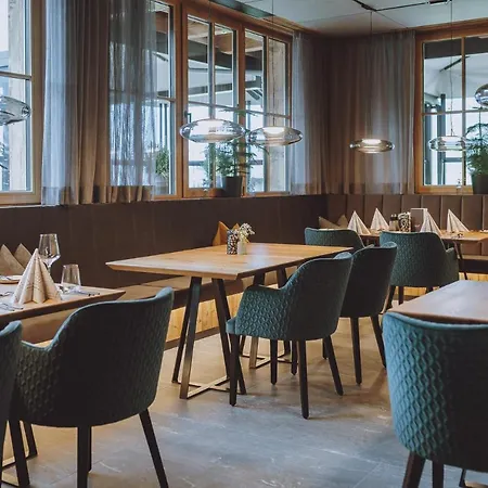 Zaglgut Hotel-chalets, Fantastic Views, In Ski-out In Winter, Air Conditioning In Summer 4* Kaprun