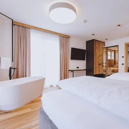 Zaglgut Premium Hotel & Chalets, Zell Am See-Kaprun - Wellness & Infinity Pool, Air Conditioning, Panoramic Views & Summer Card Included Hotel Kaprun