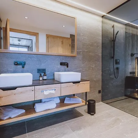 Zaglgut Premium Hotel & Chalets, Zell Am See-Kaprun - Wellness & Infinity Pool, Air Conditioning, Panoramic Views & Summer Card Included Kaprun