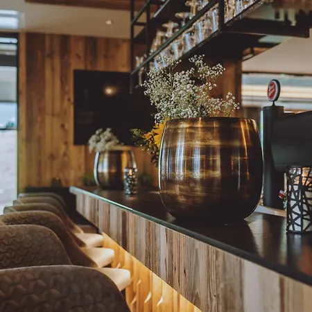 Zaglgut Premium Hotel & Chalets, Zell Am See-Kaprun - Wellness & Infinity Pool, Air Conditioning, Panoramic Views & Summer Card Included 4* Kaprun