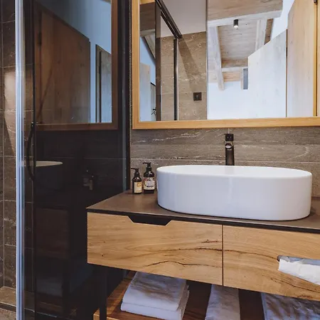 Zaglgut Premium Hotel & Chalets, Zell Am See-Kaprun - Wellness & Infinity Pool, Air Conditioning, Panoramic Views & Summer Card Included 4*
