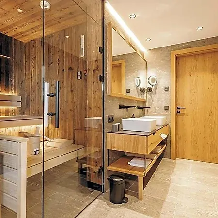Zaglgut Premium Hotel & Chalets, Zell Am See-Kaprun - Wellness & Infinity Pool, Air Conditioning, Panoramic Views & Summer Card Included Hotel Kaprun