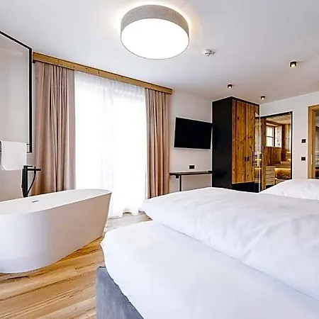 Zaglgut Premium Hotel & Chalets, Zell Am See-Kaprun - Wellness & Infinity Pool, Air Conditioning, Panoramic Views & Summer Card Included 4*